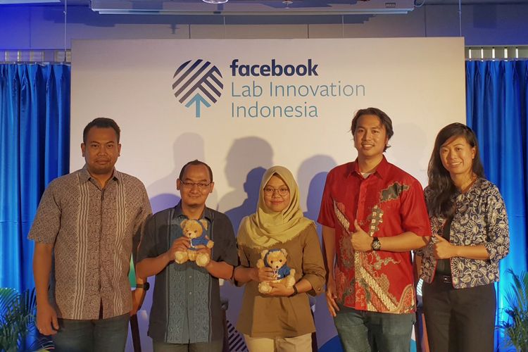 Dari kiri ke kanan: Ruben Hattari, Public Policy Lead, Facebook Indonesia,  Luri Darmawan, Lead of Developer Circle Jakarta, Siti Rodiah, Wakil Ketua Gerkatin Kepemudaan, Trimikha Valentius, Program Manager, Facebook Indonesia, dan Virginia Yang, Director, Developer Partnerships and Programs, Facebook APAC, dalam peresmian Lab Innovation Indonesia (LInov) di CoHive, Lantai 3, Plaza Asia - Sudirman, Jakarta (24/6/2019).