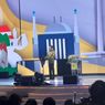 Jokowi Terkejut Lihat Luhut Pakai Jas Kuning di Acara HUT Golkar 