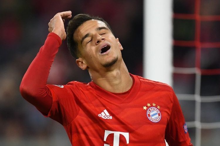 Philippe Coutinho tampak kecewa seusai gagal menyelesaikan peluang pada pertandingan Bayern Muenchen vs Red Star Belgrade dalam matchday 1 Liga Champions di Allianz Arena, 18 September 2019. 