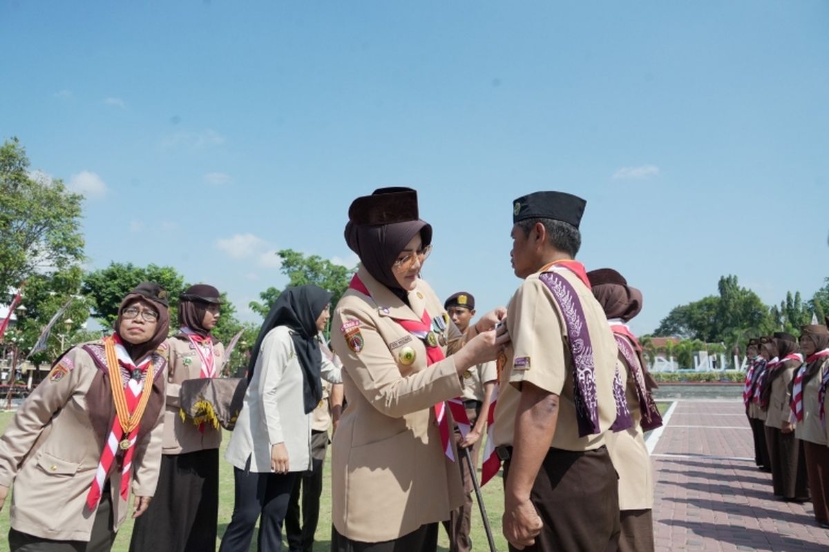 Bupati Klaten Sri Mulyani menjadi pembina upacara peringatan Hari Pramuka ke-63.