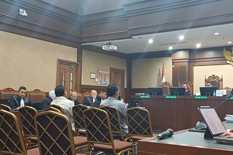 Hakim Sidang Tom Lembong Sentil Eks Mendag Rachmat Gobel: Cuma Bapak yang Lupa