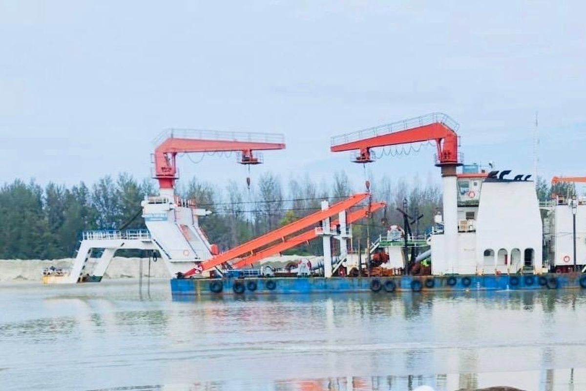 Pelindo mempercepat pengerukan alur pelayaran di Pelabuhan Pulau Baai, Bengkulu.