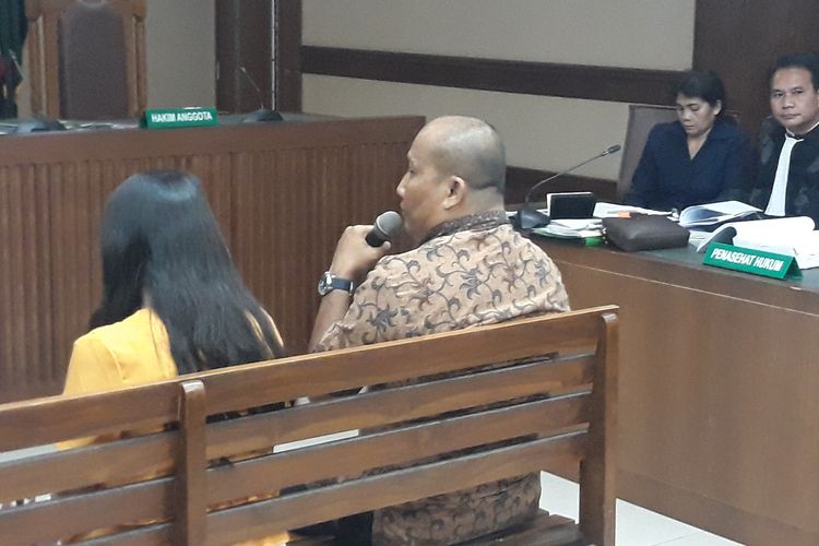 Kepala Seksi Evaluasi Penelitian dan Pengembangan Mahkamah Agung Suhenda bersaksi di Pengadilan Tipikor Jakarta, Kamis (14/3/2019). 