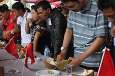 Lomba Makan Durian di Semarang, Peserta Membeludak