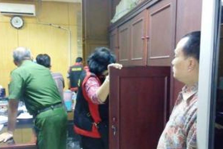Tim Satgas Anti Korupsi Kejaksaan Agung (Kejagung) kembali menggeledah kantor Gubernur Sumatera Utara (Sumut) terkait dugaan korupsi Bansos, Pemerintah Provinsi Sumut, Senin (9/11/2015) siang. 
