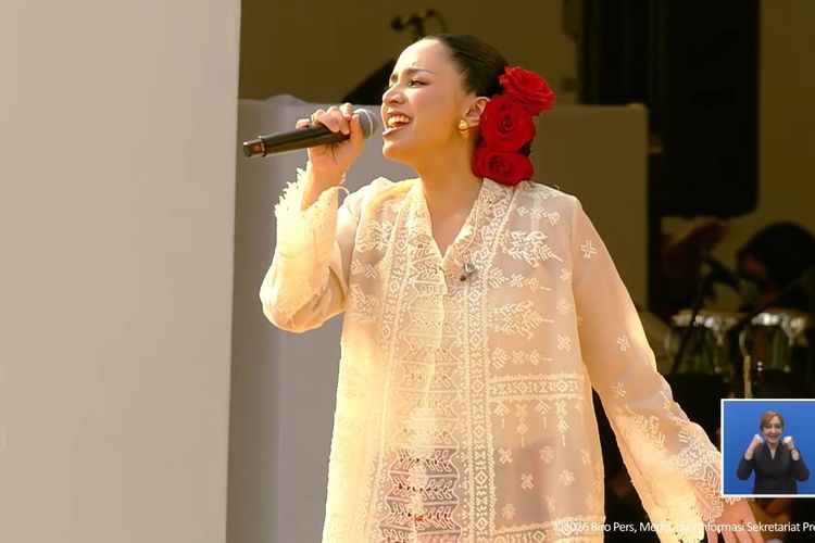 Gaya Menawan Angel Pieters di HUT Ke-81 RI, Berbalut Tenun Bentenan