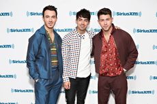 Lirik dan Chord Lagu Burnin' Up Milik Jonas Brothers