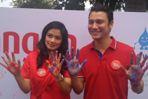 Titi Kamal dan Christian Sugiono Ikut Kampanye Hari Cuci Tangan Sedunia