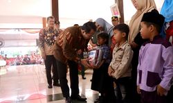 Pemkab Wonogiri Bagikan Seragam Gratis untuk 89.700 Pelajar, Total Anggaran Capai Lebih dari Rp 36 Miliar