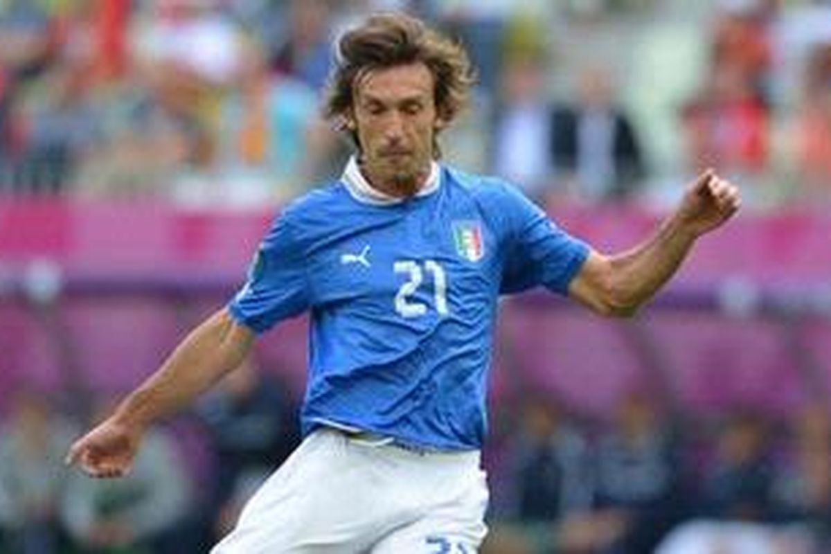 ANDREA PIRLO (Italia): spesialis eksekutor sepakan bebas.