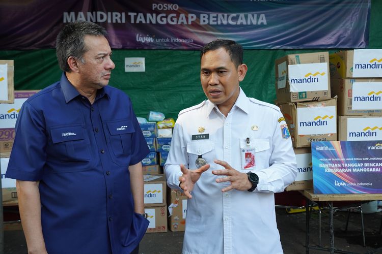 Corporate Secretary Bank Mandiri Teuku Ali Usman menjelaskan bahwa sebagai bagian dari respons tanggap darurat, Bank Mandiri telah mendirikan dua posko darurat di lokasi strategis dekat area kebakaran.