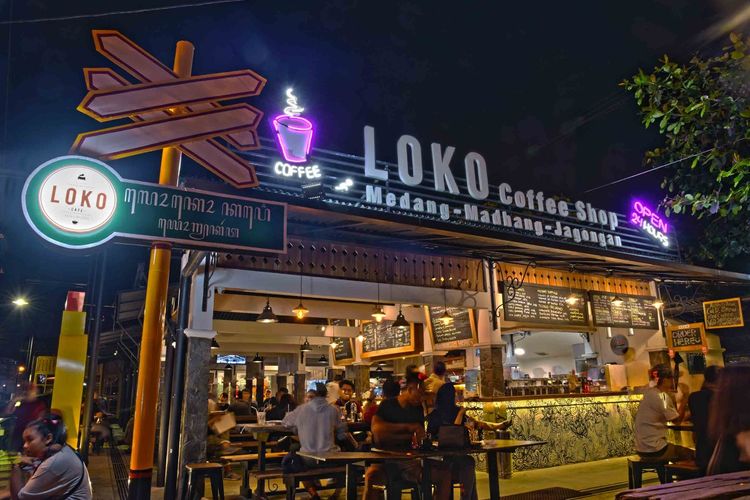 Loko Coffee Shop Malioboro milik KAI di Pasar Kembang, Yogyakarta, Daerah Istimewa Yogyakarta.