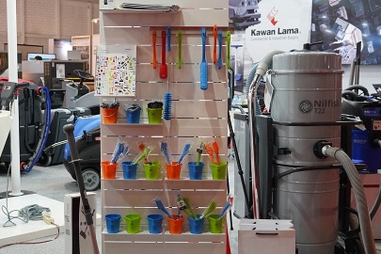 Produk milik Vikan di booth PT Kawan Lama Sejahtera di Expo Clean & Expo Laundry 2022 di Jakarta International Expo Kemayoran, Jakarta, Rabu (5/10/2022).