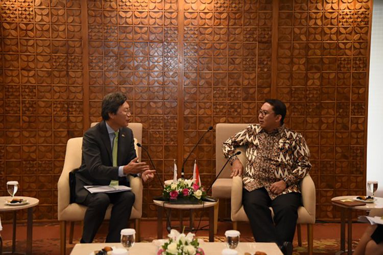 Ketua Badan Kerja Sama Antar Parlemen (BKSAP), Fadli Zon menerima kunjungan Duta Besar Korea Selatan untuk Indonesia Chang-Beom Kim di Gedung Nusantara III, Senayan, Jakarta, Rabu (20/11/2019).