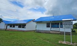 Program Rebuild Tomorrow Project PTPP Bantu Renovasi dan Sediakan Air Bersih di SMPN 2 Kupang Tengah