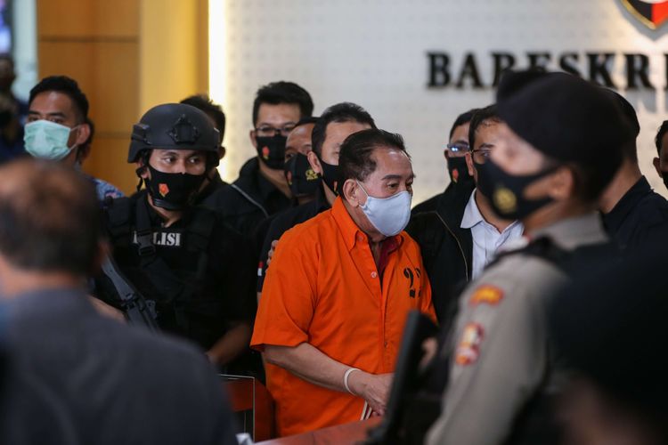 Terpidana kasus korupsi pengalihan hak tagih (cessie) Bank Bali Djoko Tjandra tiba di Bareskrim Mabes Polri, Jakarta, Kamis (30/7/2020). Djoko Tjandra ditangkap di Malaysia.