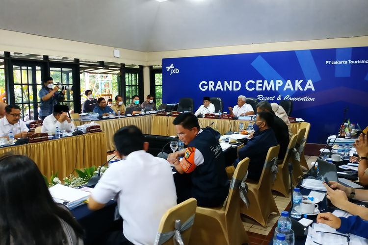 Rapat pembahasan anggaran antara Komisi B DPRD dengan Dinas Perhubungan DKI Jakarta di Grand Cempaka Resort, Cisarua, Jawa Barat, Selasa (2/11/2021).