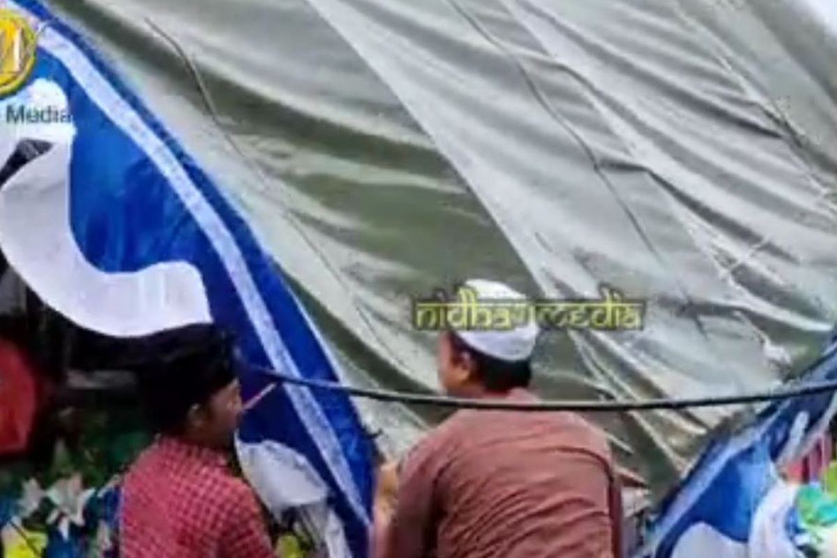 Tangkapan layar kiai tertimpa panggung saat berceramah di Pamekasan, Jawa Timur.