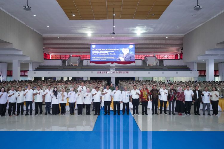 Menteri Ketenagakerjaan (Menaker) Yassierli memberikan kuliah umum kepada 3.509 Praja IPDN di Kampus IPDN Jatinangor, Sumedang, Jawa Barat, Rabu (16/7/2025).