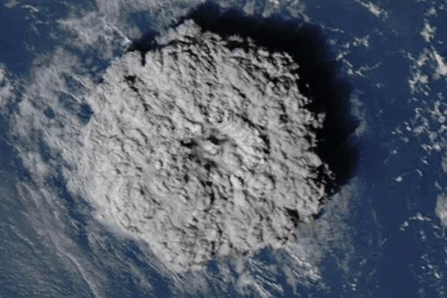 Letusan Gunung Tonga Catat Rekor Gelombang Atmosfer Tercepat