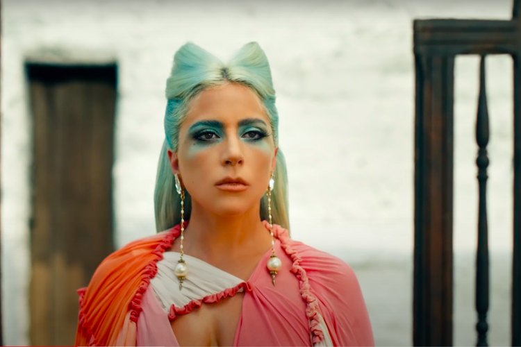 Penyanyi Lady Gaga ungkap pesan tentang kesehatan mental dalam video klip terbarunya berjudul 911.