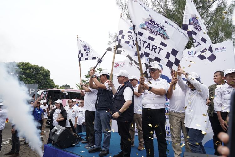 Peresmian keberangkatan kegiatan Mudik Bersama TASPEN 2023 di Velodrome Rawamangun, Jakarta, Selasa (18/4/2023)