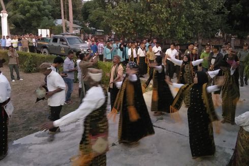 Tiba di Flores, 6 Komodo yang Gagal Diselundupkan Disambut Secara Adat