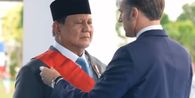 Prabowo Terima Tanda Jasa Kehormatan dari Pemerintah Perancis, Macron Serahkan Langsung di Akmil Magelang