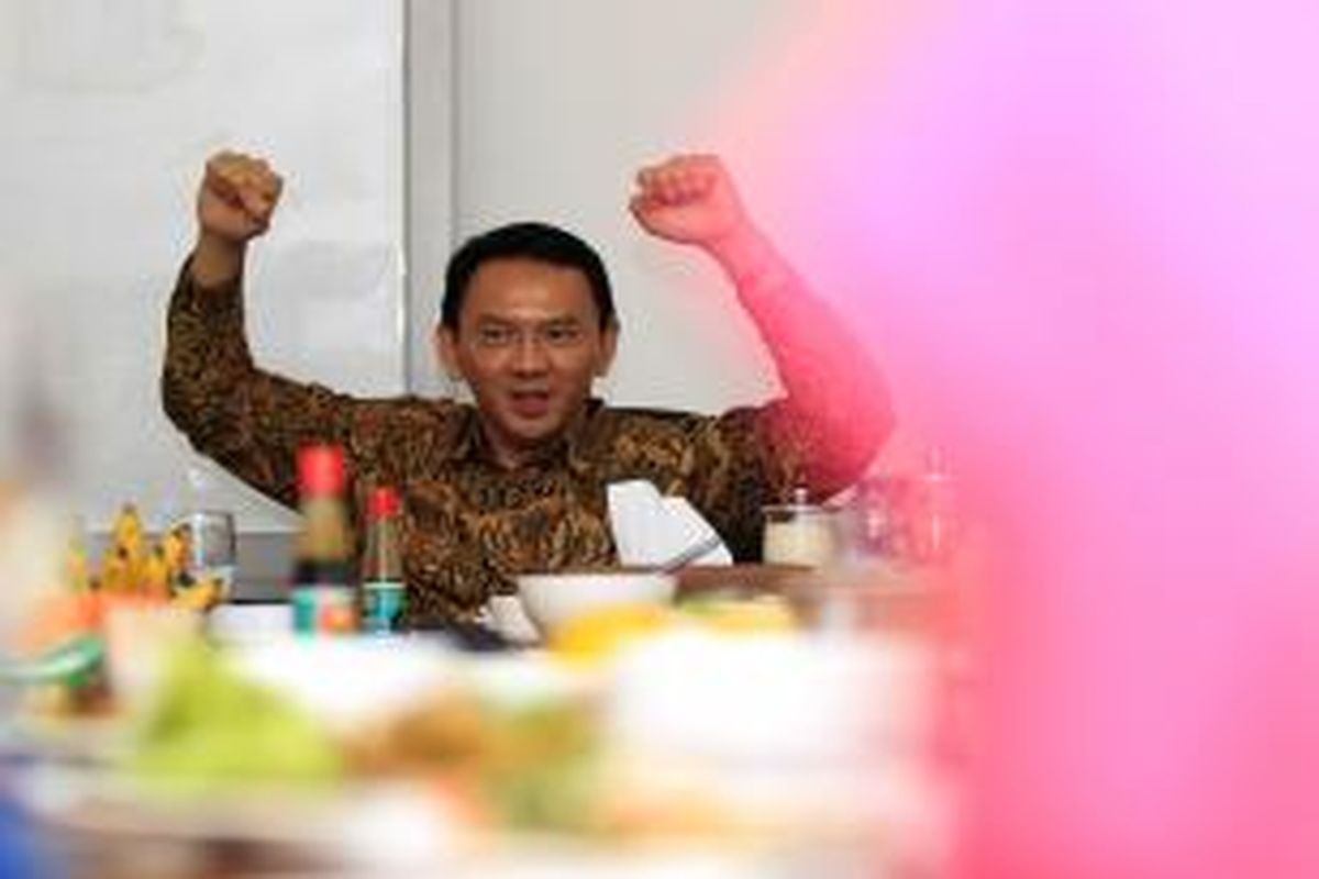 Wakil Gubernur DKI Jakarta Basuki Tjahaja Purnama kala menikmati makan siang bersama wartawan Kompas.com di Kantor Gubernur, Jumat (29/8/2014)