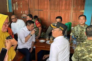 Ketika Seskab Teddy Ngopi di Warung Pinggir Jalan Tapsel Bareng Bobby dan KSAD