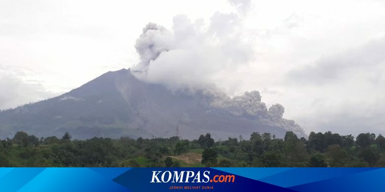 Sinabung Kembali Muntahkan Awan Panas Sejauh 2.500 Meter