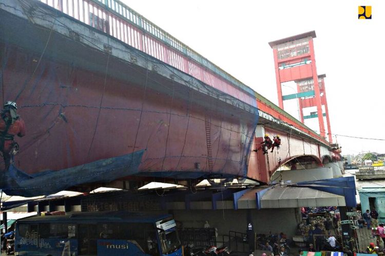 Rehabilitasi Jembatan Ampera.