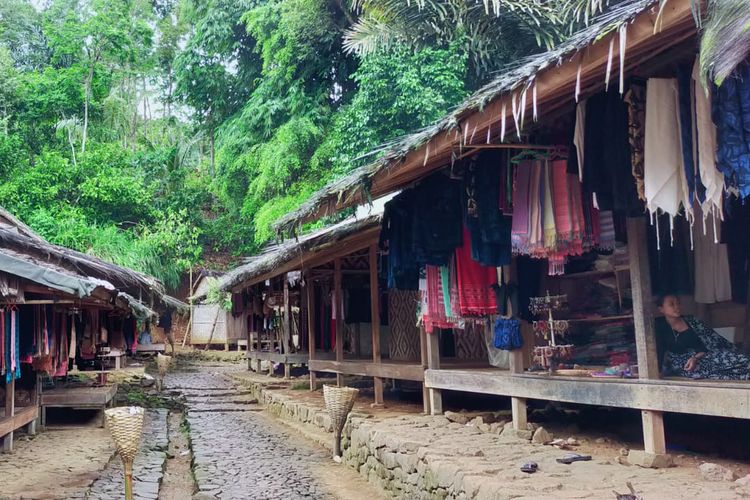 Rumah warga Baduy yang berada di kawasan Desa Adat Baduy, Kabupaten Lebak, Banten.