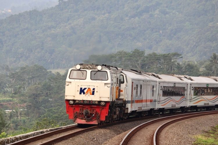 Ilustrasi kereta api. Jadwal Kereta Majapahit Ekonomi dan Harga Tiket Malang-Pasar Senen PP