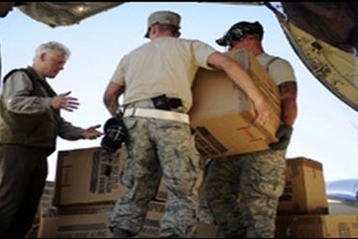 Jadilah, pilihan untuk menerjunkan bantuan makanan dan air bakal terealisasi. Nantinya, bantuan tadi diterjunkan di timur laut Port-au-Prince. Selanjutnya, militer AS pun mempertimbangkan penyaluran bantuan dengan penerjunan di seluruh wilayah Haiti.