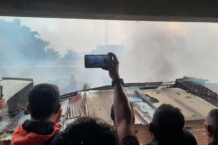 Kondisi yang terjadi saat pasar Medang di Kabupaten Blora, Jawa Tengah kebakaran pada Minggu (21/1/2024)