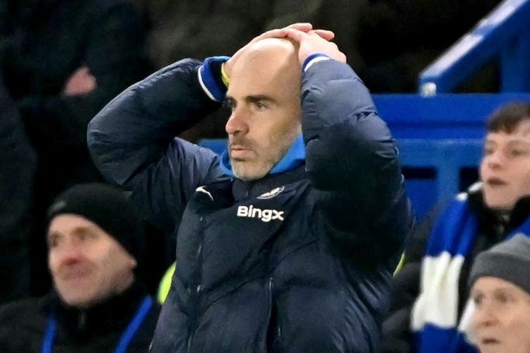 Reaksi pelatih Enzo Maresca ketika Chelsea menelan kekalahan 1-2 saat menjamu Fulham pada laga lanjutan Liga Inggris, Kamis (26/12/2024).