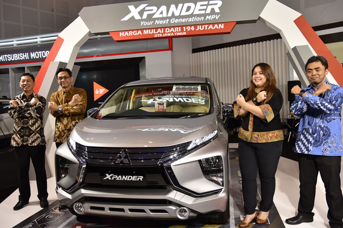 Xpander pameran otomotif Surabaya