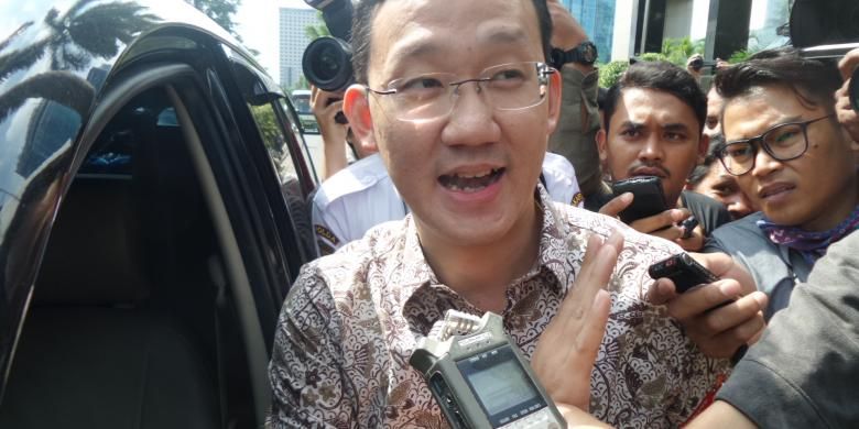 Staf Gubernur DKI Jakarta Basuki Tjahaja Purnama, Sunny Tanuwidjaja di Gedung KPK, Jakarta, Kamis (16/6/2016).