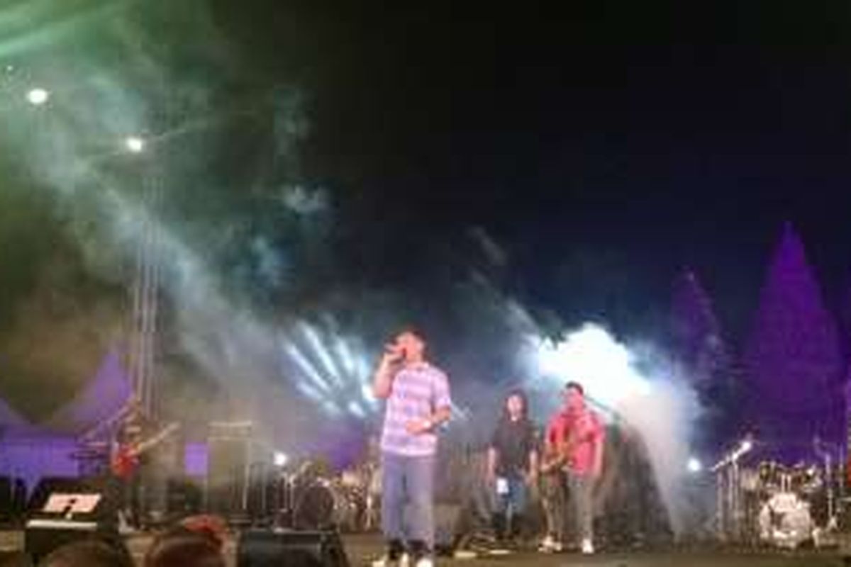 Band ska asal Yogyakarta, Shaggydog, tampil dalam acara Prambanan Jazz 2016 di kompleks Candi Prambanan, Yogyakarta, Sabtu (20/8/2016) malam.