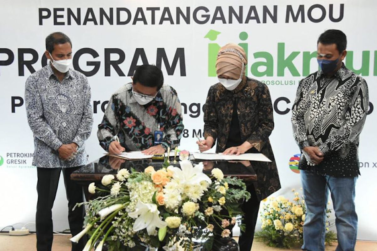 Penandatanganan MoU perluasan kerja sama antara Petrokimia Gresik dengan PTPN Grup di Surabaya, Jawa Timur, beberapa waktu lalu.