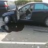 Mercy Tabrak Pembatas Jalan Akibat Sopir Mengantuk