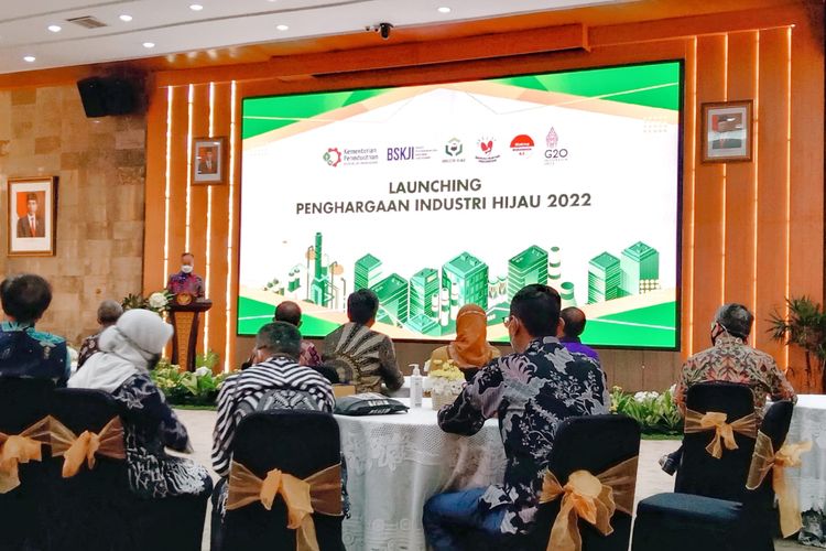 Menteri Perindustrian Agus Gumiwang Kartasasmita memberikan sambutan peluncuran Penghargaan Industri Hijau, di Kantor Kementerian Perindustrian Jakarta, Rabu (6/4/2022).