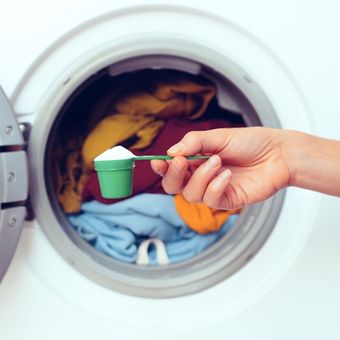 Ilustrasi deterjen bubuk untuk mencuci pakaian.