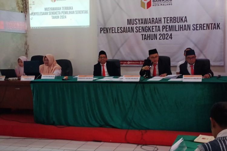 Musyawarah secara terbuka dengan sidang ajudikasi telah dilakukan di Kantor Bawaslu Kota Malang pada Rabu (26/6/2024). 