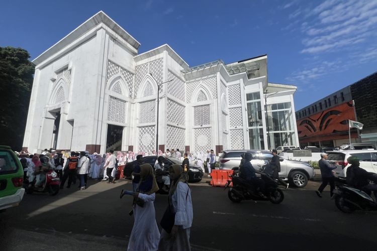 Warga memadati area Masjid Agung, Kelurahan Bogor Tengah, Kota Bogor, pada saat peresmian masjid, Kamis (28/3/2024).