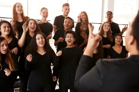 Benarkah Bernyanyi dalam Paduan Suara Tingkatkan Penularan Covid-19?