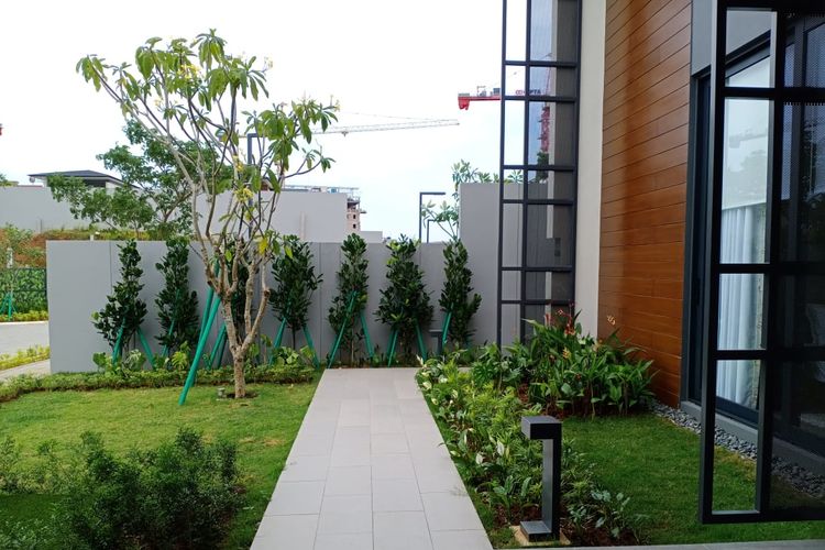 Front Yard yang ditata minimalis