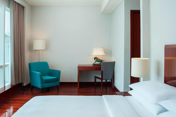 Kamar utama dari two-bedroom executive apartment The Mayflowers