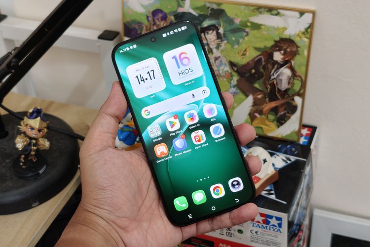 Bagian depan Tecno Camon 50 yang memiliki bezel tipis.